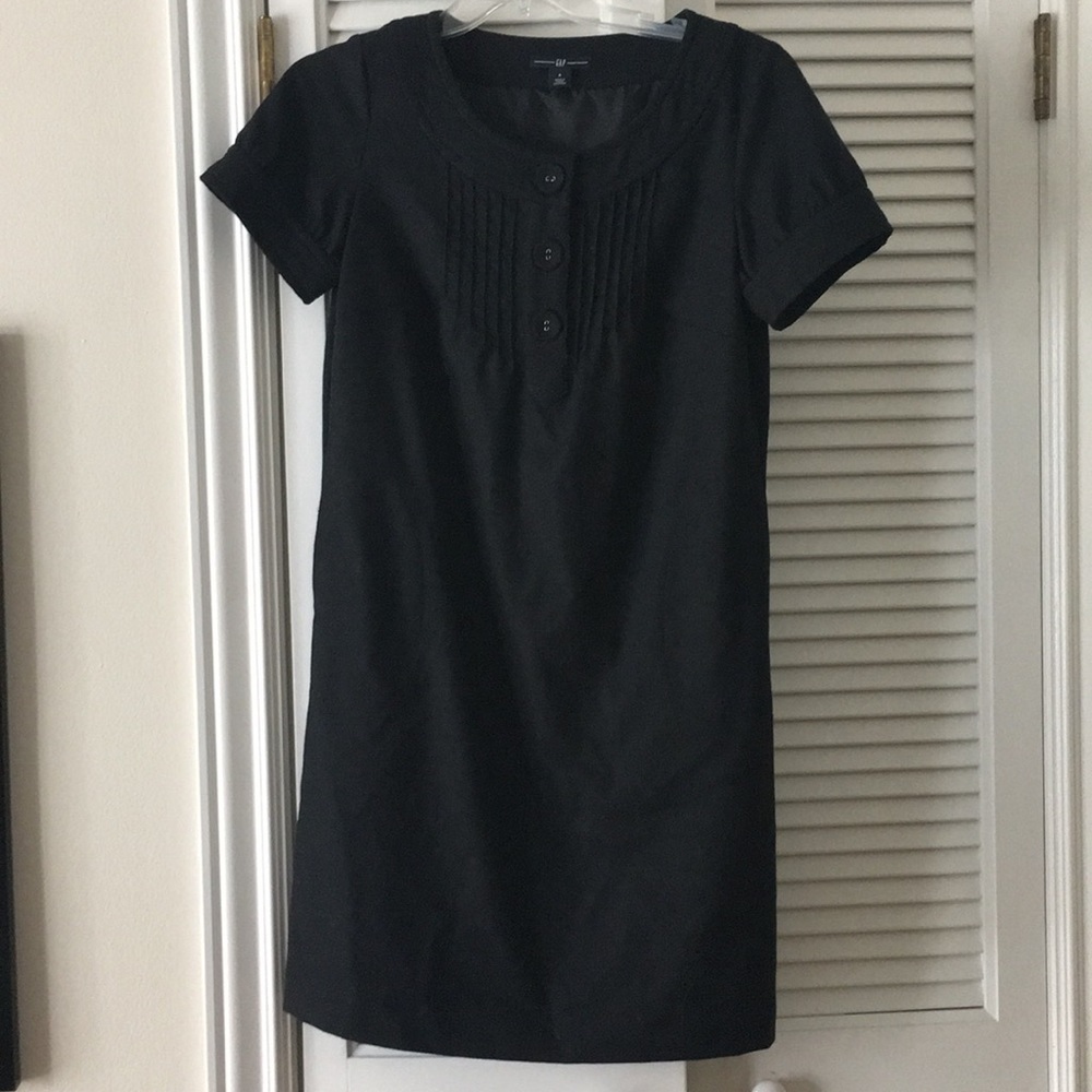 Black-grey GAP dress